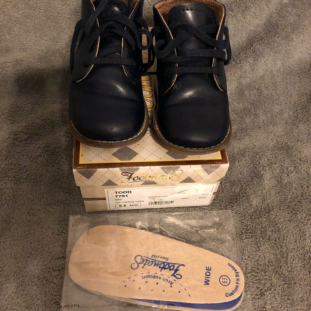 FootMates Boys Navy Dress Shoes Size 5.5M w/New Insole Inserts